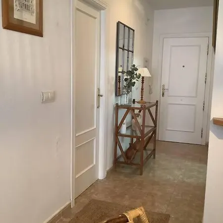Apto Con Piscina. No Uses Coche Vacaciones. Apartment *