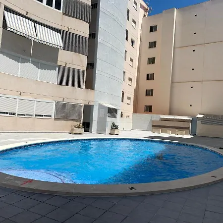 Apto Con Piscina. No Uses Coche Vacaciones. Apartment *